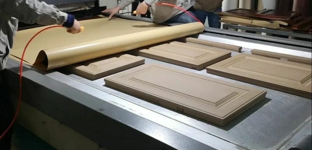 Замена плёнки на кухонных фасадах